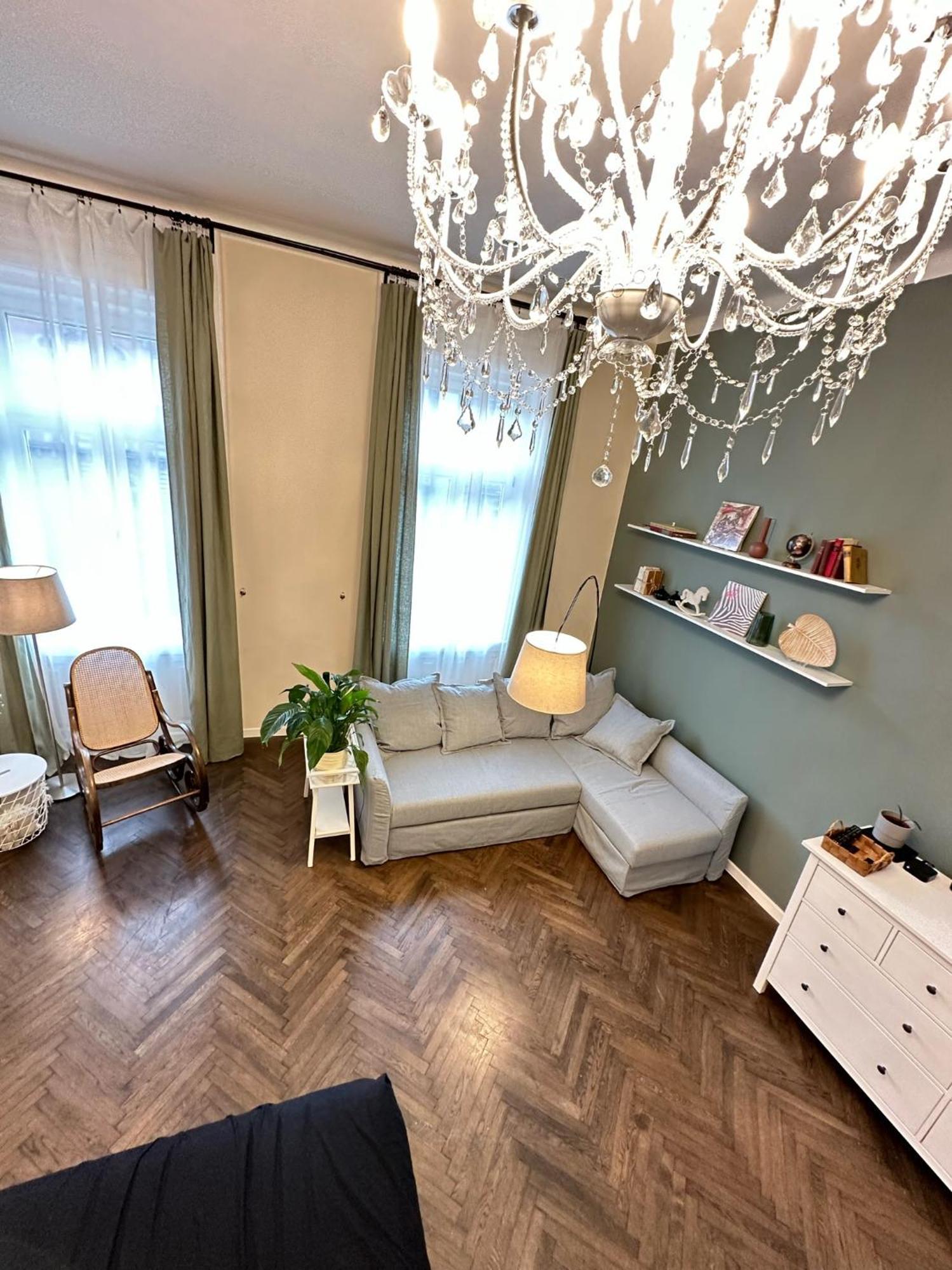 The Spot With Chair - Cozy Space Near Danube Apartamento